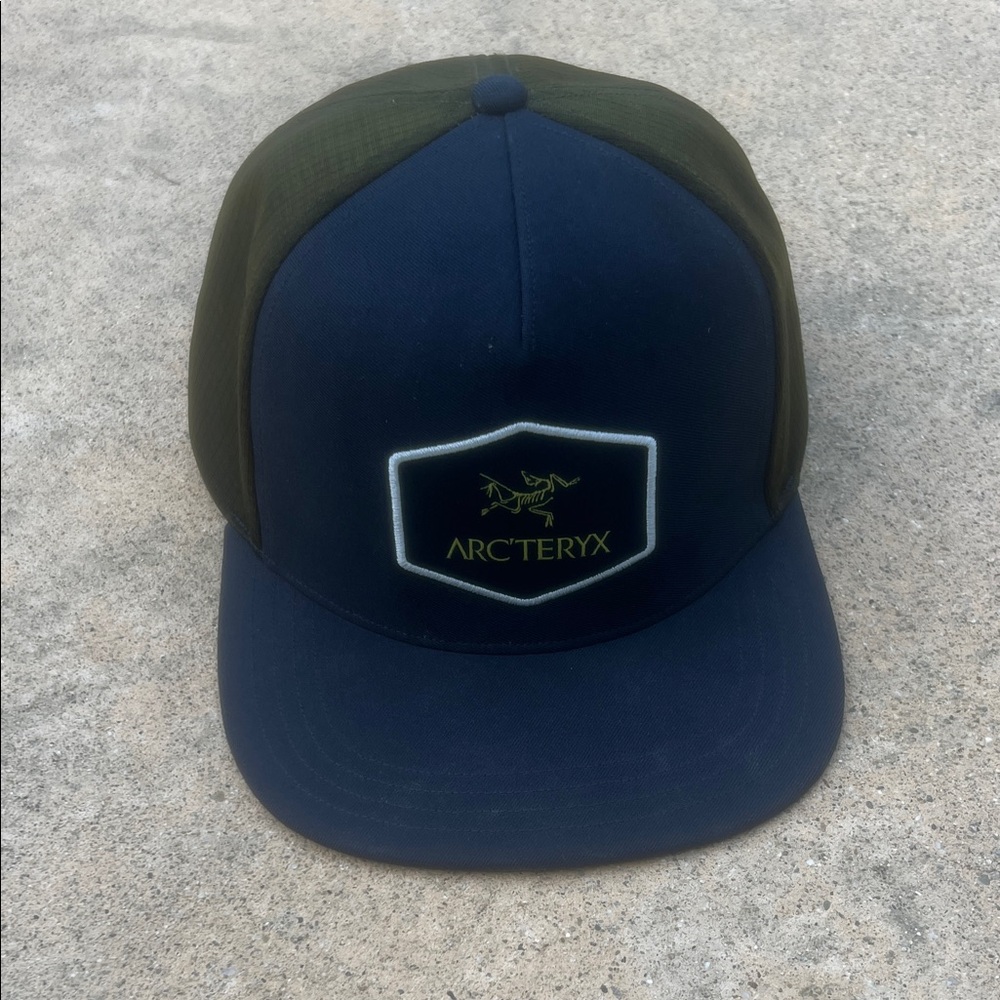 Arc'teryx Men's Blue/Green Trucker Adjustable Snapback Hat